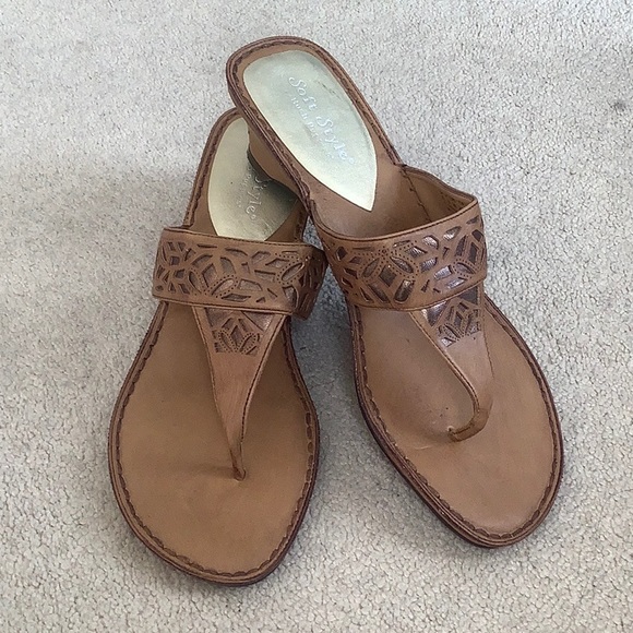 Brown heeled sandals - Picture 10 of 10